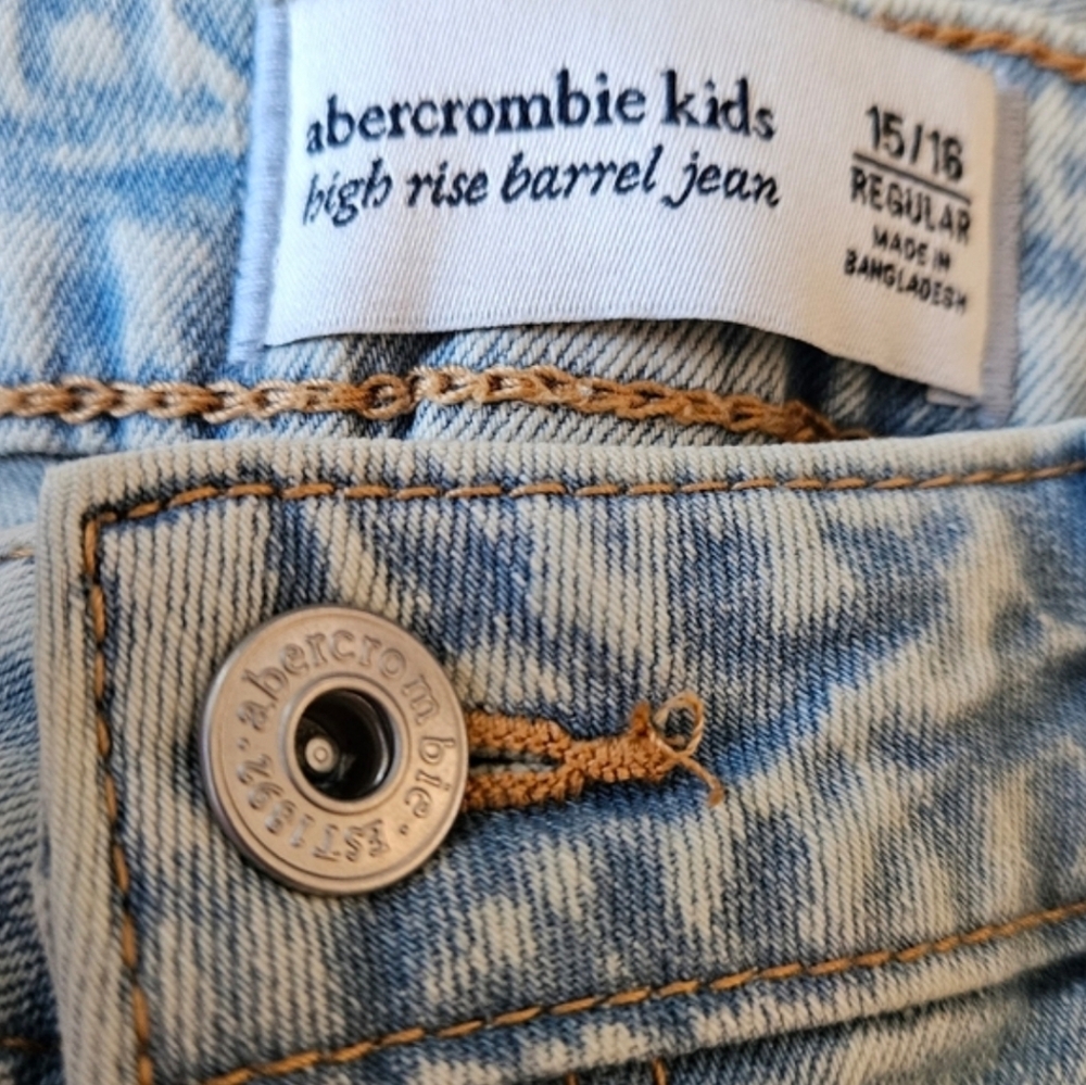 NWT Abercrombie Kids High Rise Barrel Jeans Light Blue Denim Girls 15/16 - Picture 10 of 14